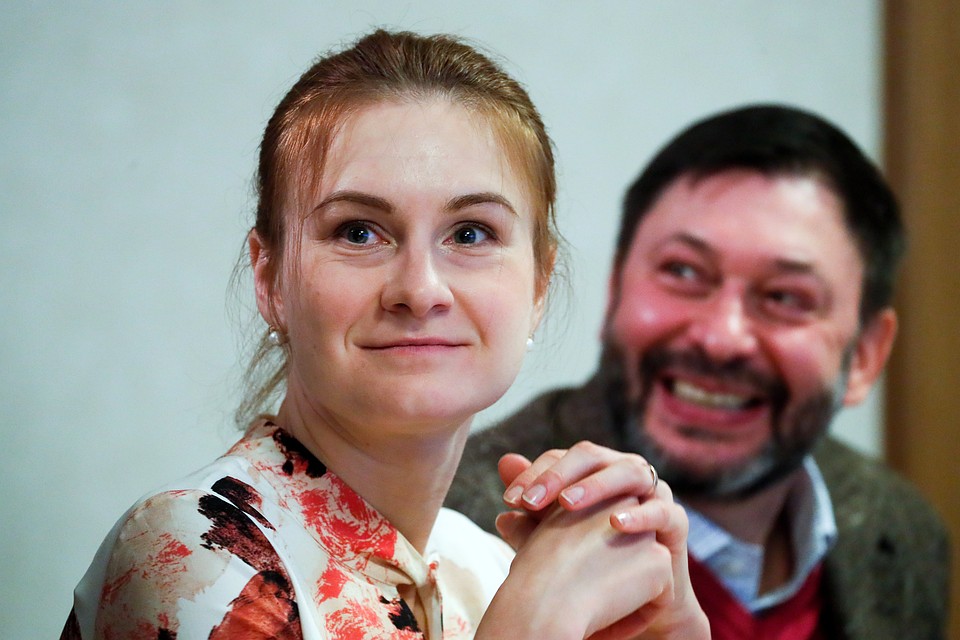 Россиянка Мария Бутина и главный редактор "РИА Новости Украина" Кирилл Вышинский во время круглого стола комитета Госдумы РФ по международным делам. Фото Сергей Савостьянов / ТАСС