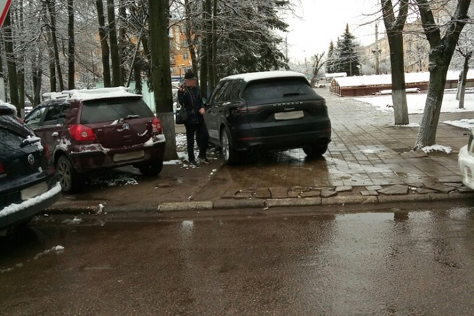 Тверичане спорят - можно так парковаться или нет. ФОТО:https://vk.com/pozor_tver69 / Розалина Рооз