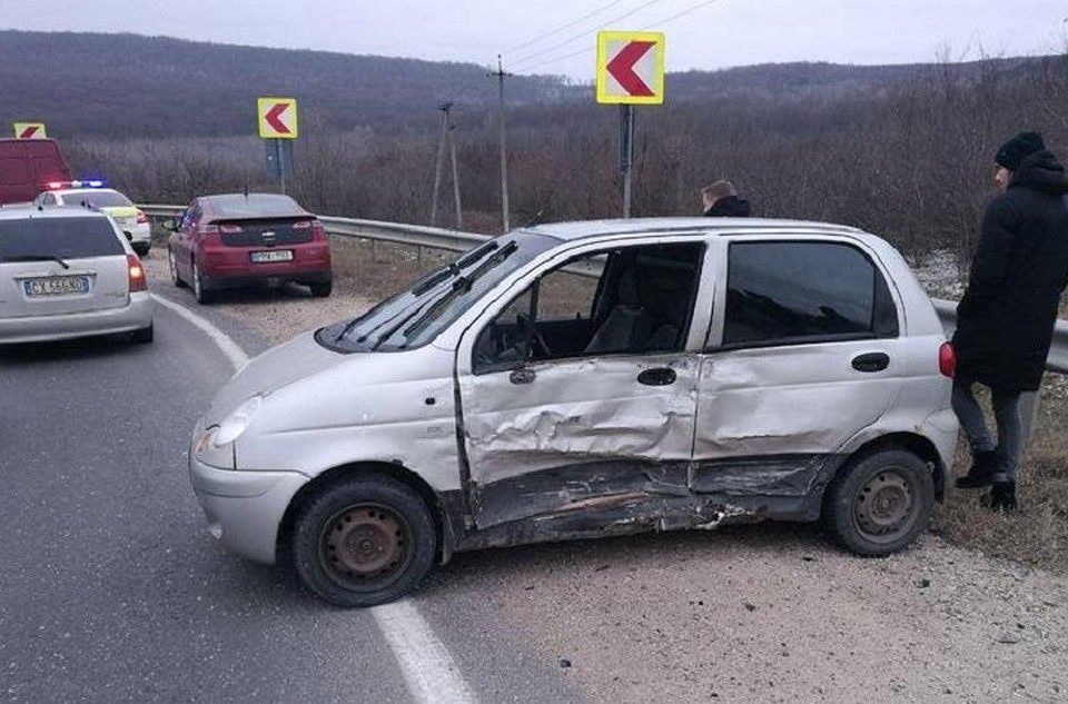 Водитель легкового авто с черепно-мозговой травмой был доставлен в больницу. Фото: unimedia