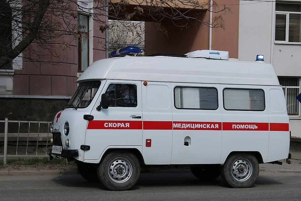 За жизнь еще двоих членов семьи борются врачи