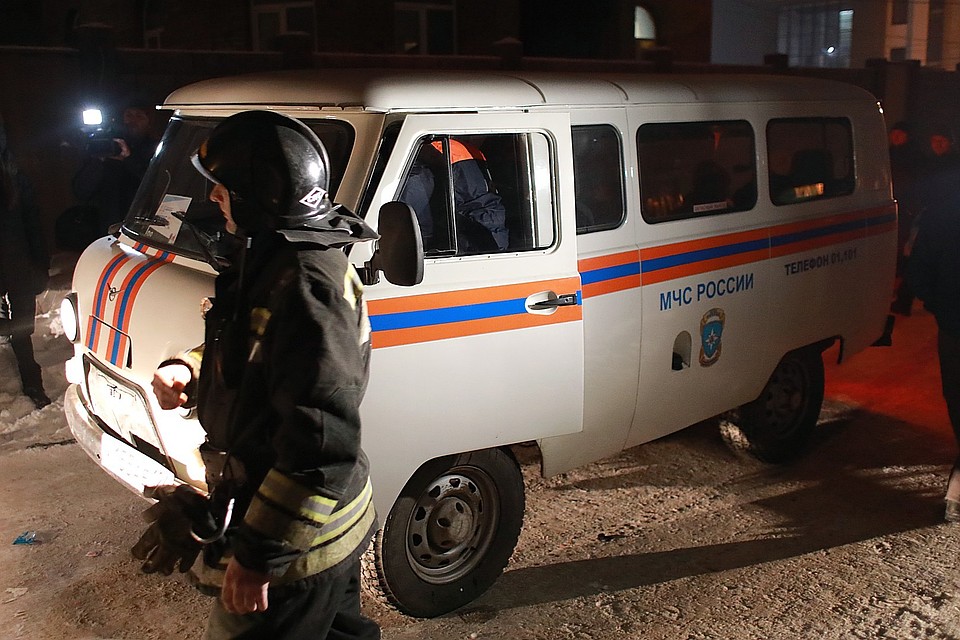 Рабочего в Красноярске насмерть задавило упавшей кабиной грузовика.