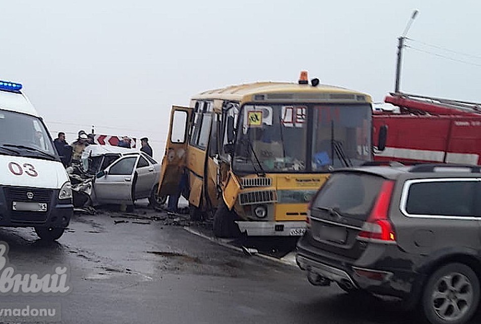 Дорожное происшествие случилось на автомобильной дороге Ростова-на-Дону — Семикаракорск. Фото: Группа Вконтакте "Ростов-Главный".