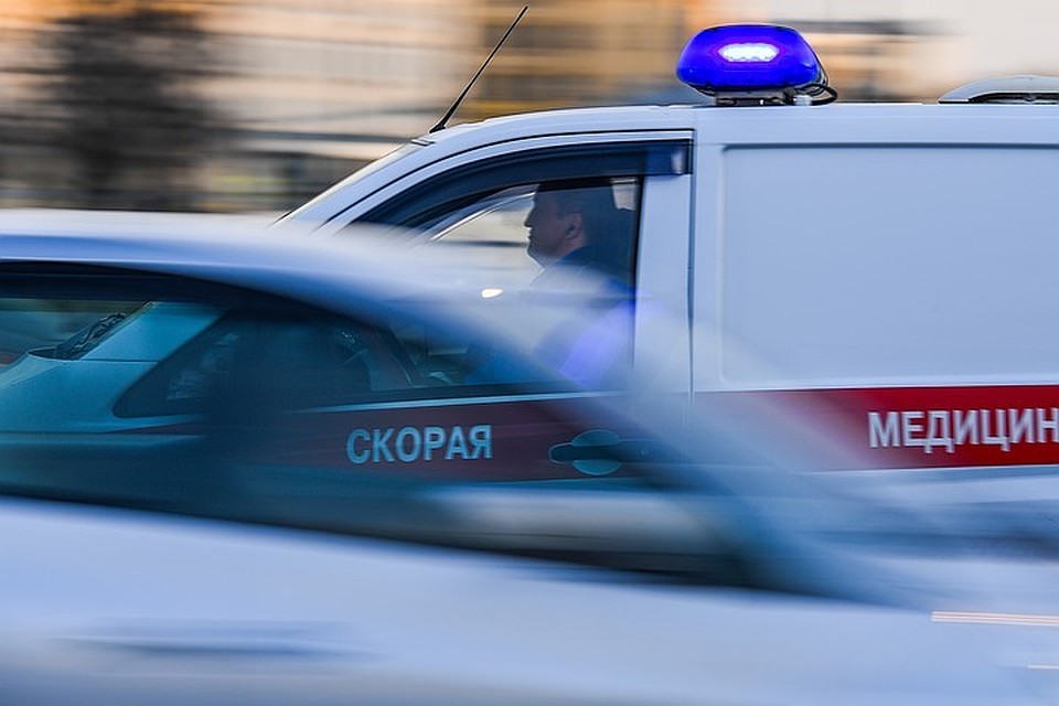 85-летнюю пассажирку автобуса увезли в больницу, где она позже скончалась.