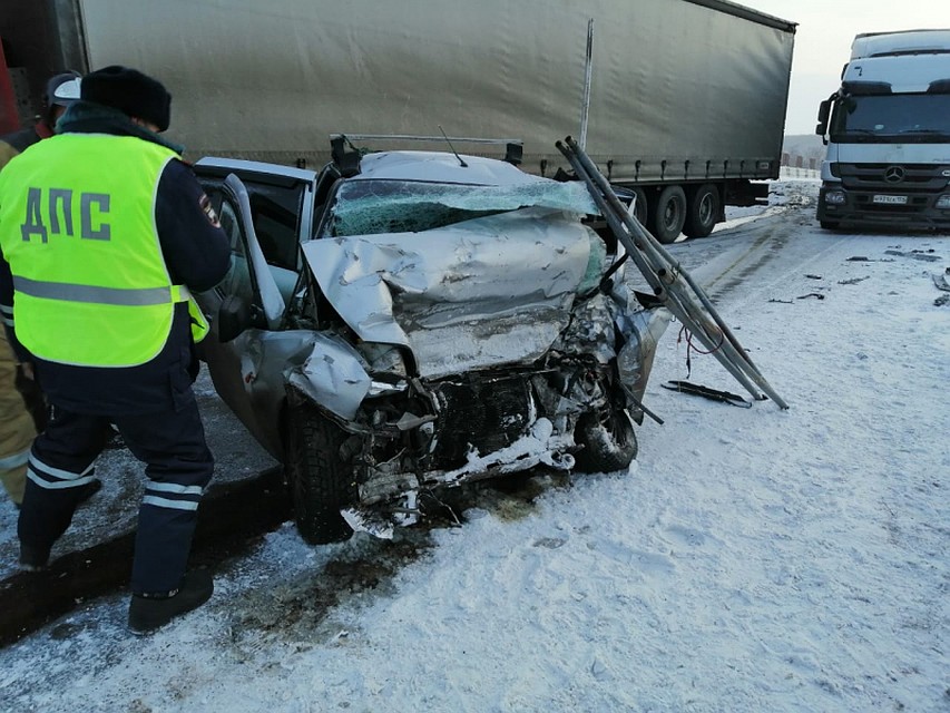 Авария с грузовиком: погибли 5 человек Фото: ГУ МВД по Красноярскому краю