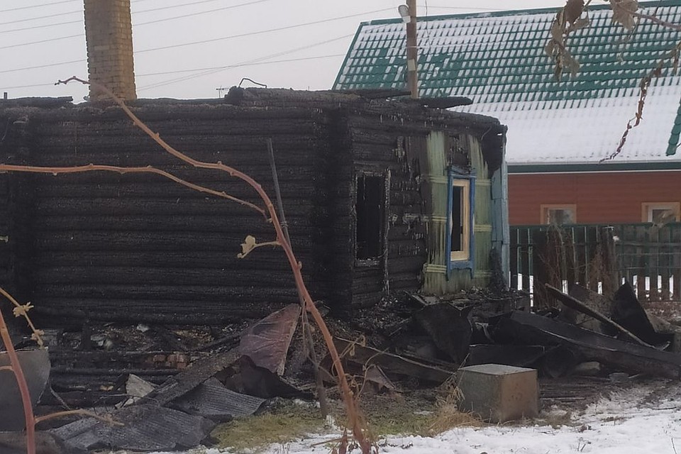 Часть дома полностью выгорела. Фото: Вероника Наумова\https://vk.com/incident__pashino
