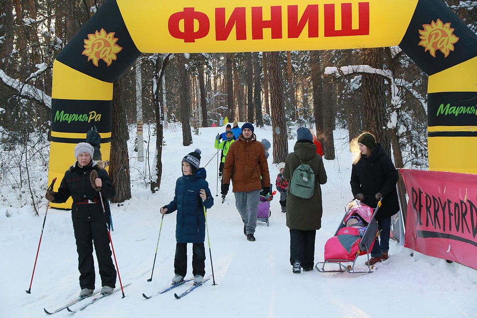 Открытие лыжного сезона на «Трассе здоровья» в Барнауле Фото: Олег УКЛАДОВ