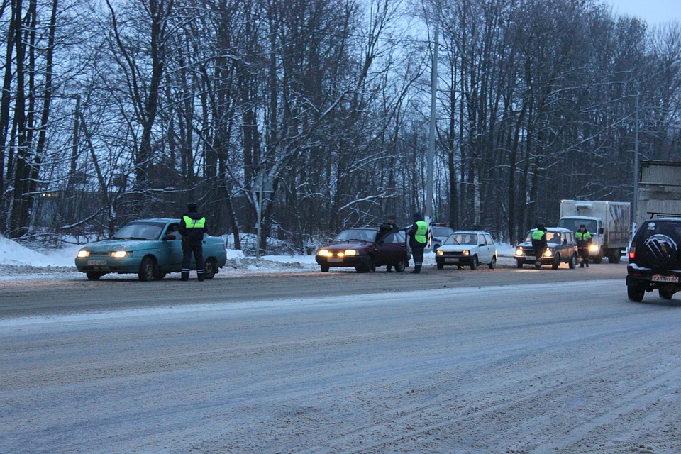 Смоленские таможенники рассказали о правилах ввоза автомобилей.