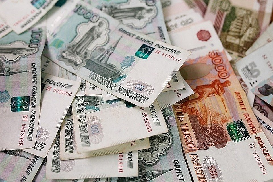 Мужчина переводил деньги с февраля по сентябрь.