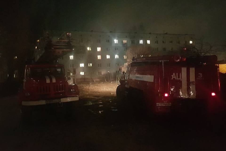 Сообщение о ЧП поступило на пульт оперативного дежурного МЧС в 17.45.