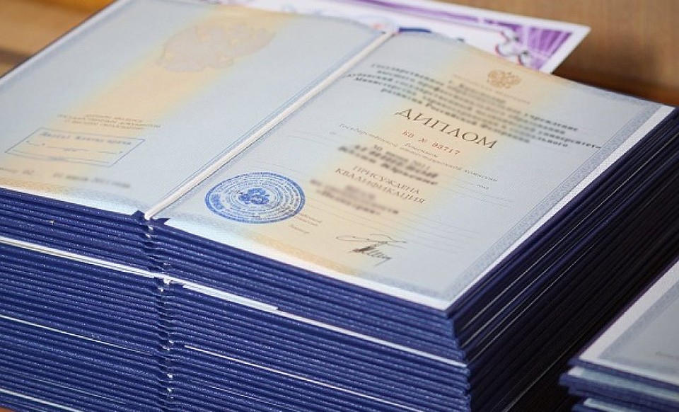 За 10 липовых дипломов мужчина может отсидеть в местах не столь отдаленных два года.