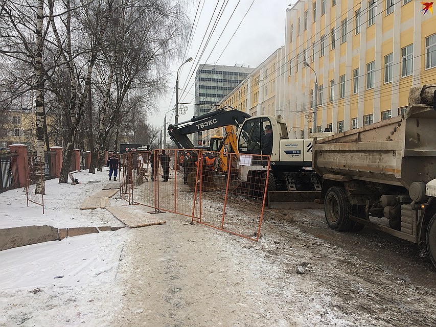 Из-за порыва перекрыли движение по улице М. Горького
