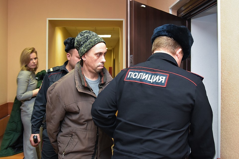 Арестант не стал отвечать на вопросы журналистов.