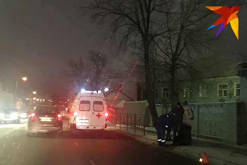 Вечером в Смоленске джип сбил девушку на переходе.