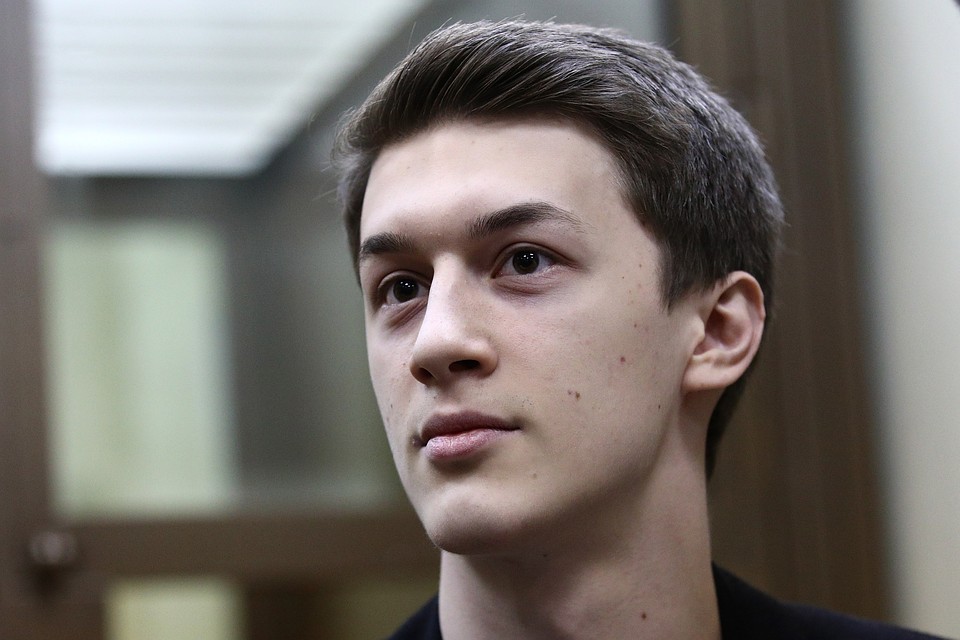 Студент Егор Жуков, обвиняемый в публичных призывах к экстремизму, во время рассмотрения дела по существу в Кунцевском суде РФ. Фото: Сергей Бобылев/ТАСС
