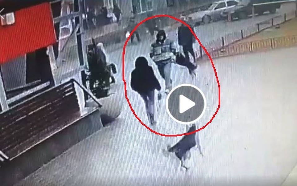 Фото с видеокамеры у ТЦ Ворошиловского района.