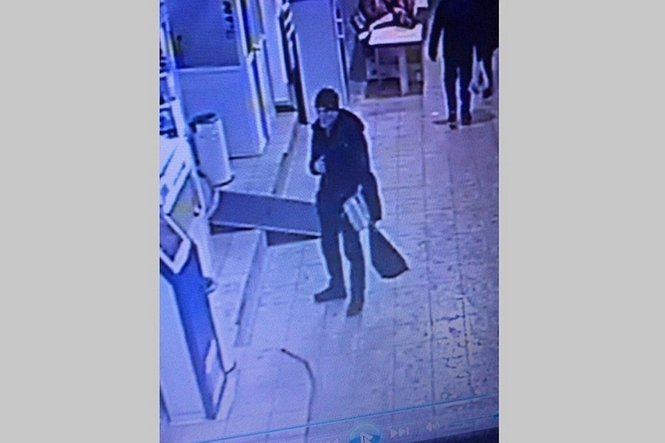В Красноярск в торговом центре молодой человек украл 25 губных помад. Стоп-кадр видео