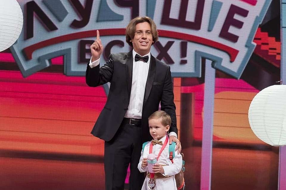 Максим Галкин вместе с юным краснодарцем на сцене. Фото: instagram.com/maksim_lokaichuk