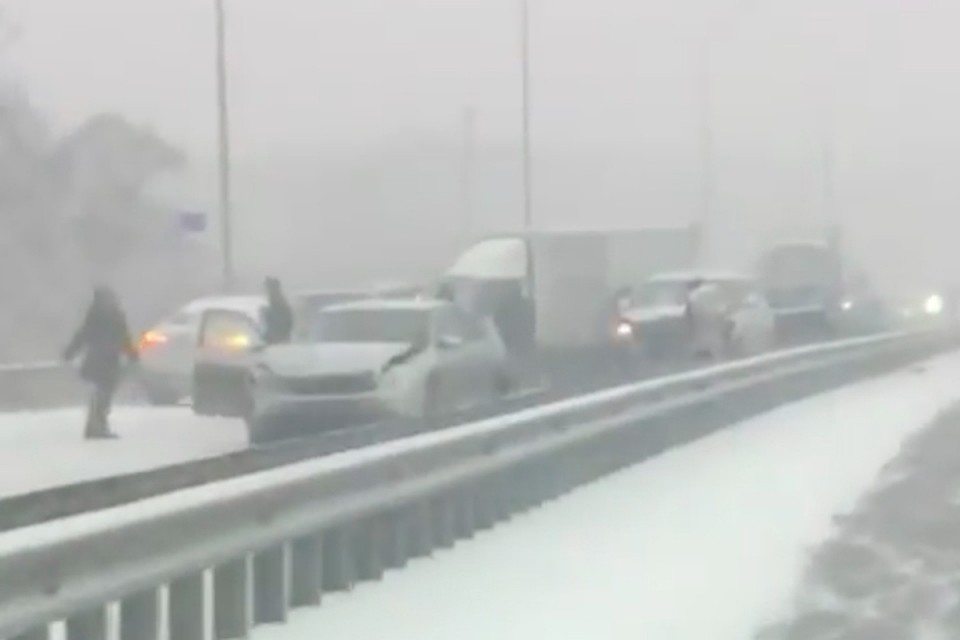 Автомобилистов призывают к внимательности за рулем, особенно в условиях непогоды