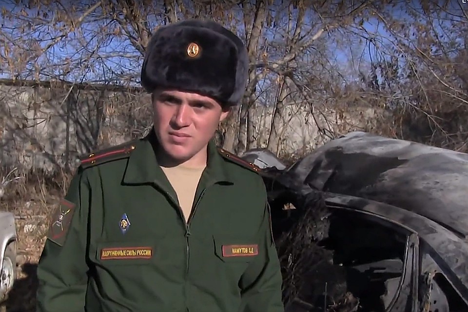 Осман Мамутов успел вытащить из машины 11-летнего мальчика. Фото: кадр видео