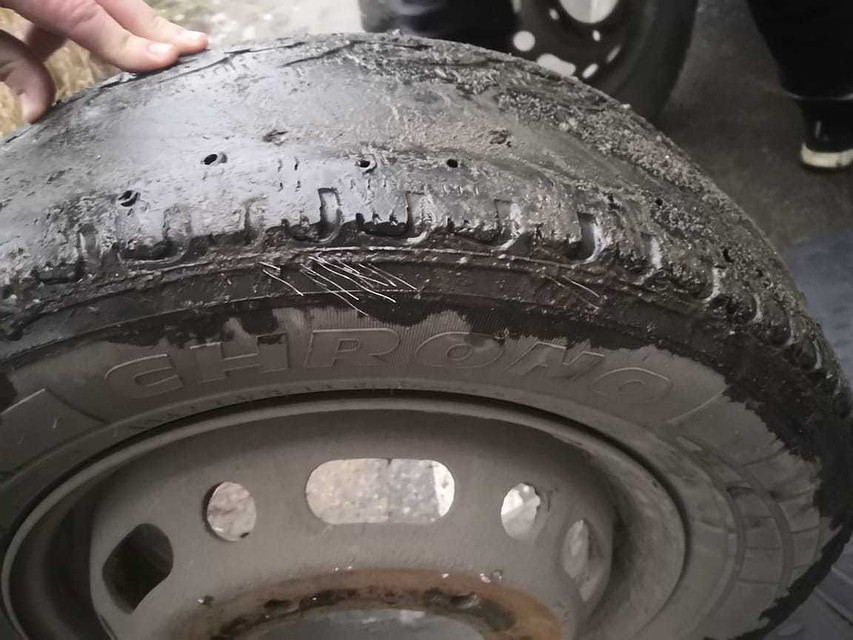 Автобус езди на лысой резине по поддельной диагностической карте Фото: УГИБДД России по Тверской области
