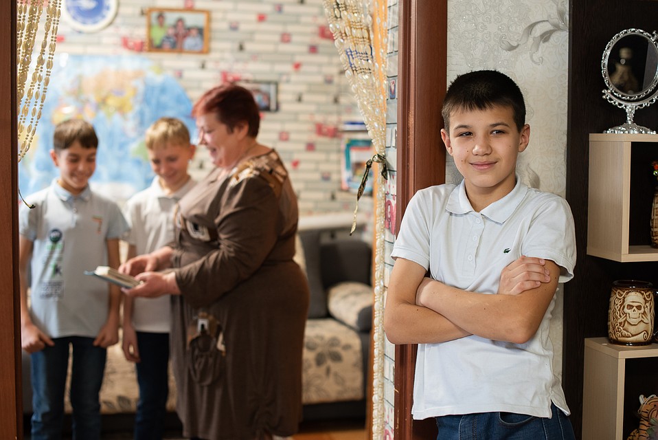 14-летний Рома не хочет возвращаться из приемной семьи к родной матери