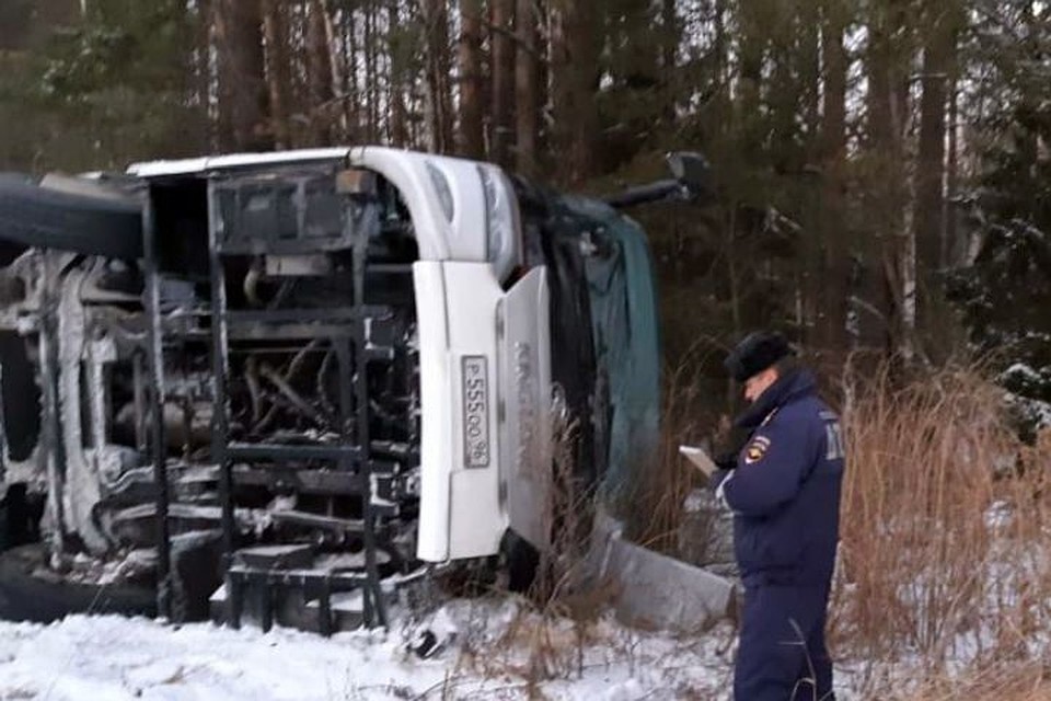Пострадавших пассажиров доставили в больницу Бисерти. Фото: Валерий Горелых, пресс-секретарь ГУ МВД по Свердловской области