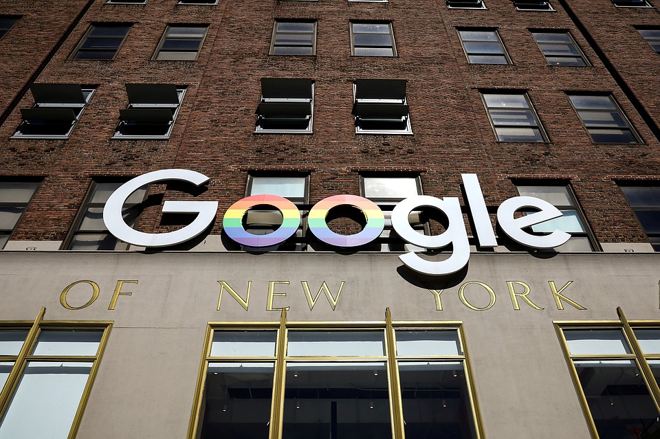 Самые популярные запросы для России Google объединил в видеоролик.