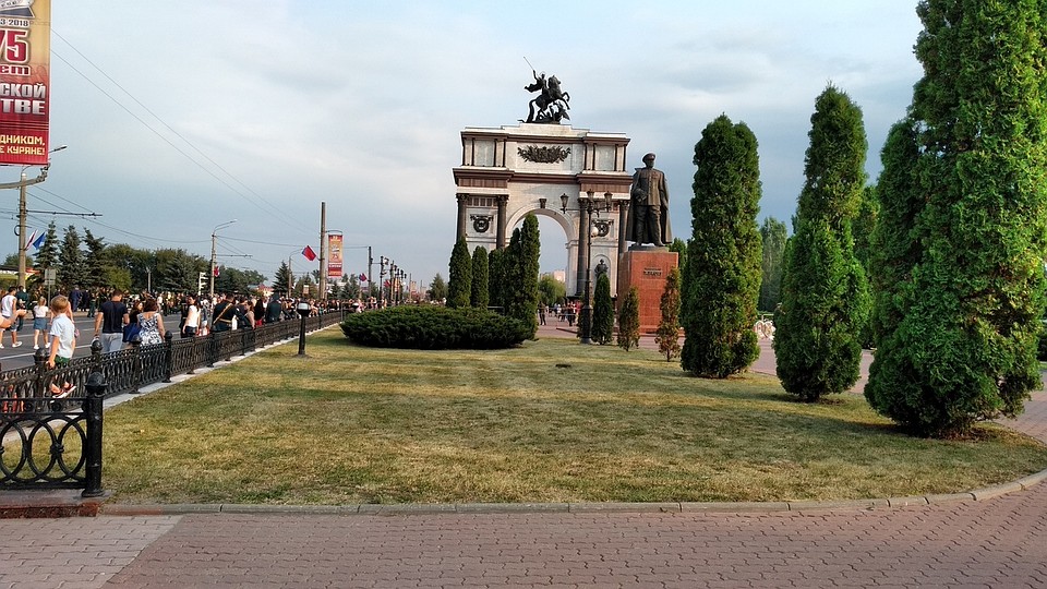Фильм посвящен героям-контрразведчикам и работе по возведению часовни на месте их подвига