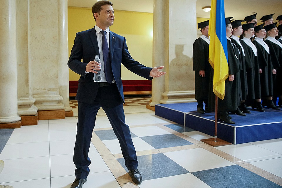 Владимир Зеленский полностью движется в русле тех самых украинских традиций последнего времени, про которые уже сложились устойчивые стереотипы - «врет, как дышит»