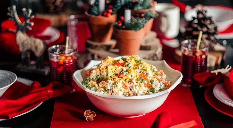 Здоровое оливье содержит всего 85 килокалорий! Фото: gastronom.ru