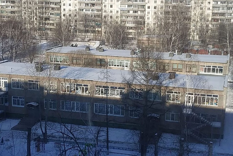 Детей эвакуировали в ближайшие учебные заведения