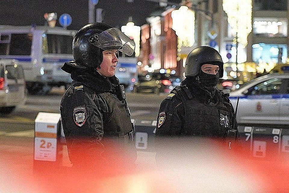 Во время и после спецоперации квартал ФСБ был оцеплен. Жертв среди гражданского населения нет.