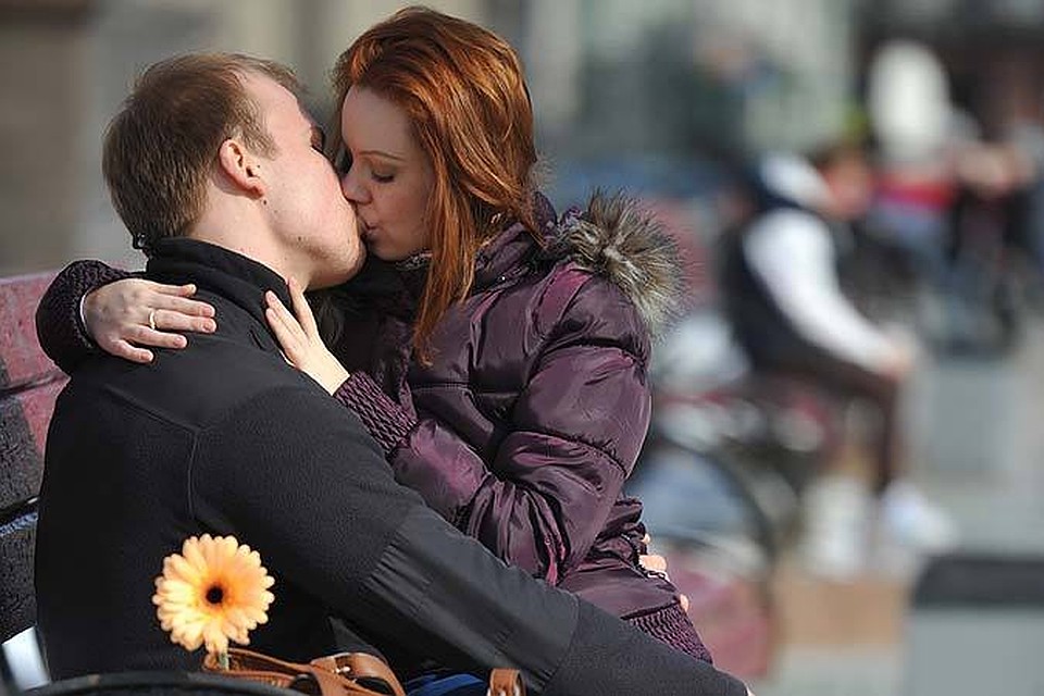Молодежь нынче не торопится заводить потомство - дорогое это удовольствие.