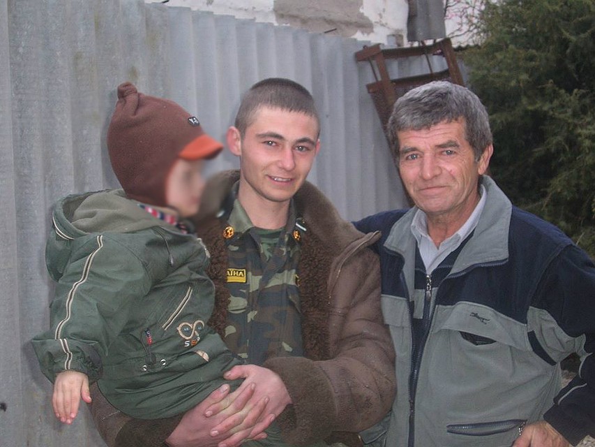 На фото Рустем, Эрвин и сын одной из дочерей бывшего неизвестного. /ФОТО из семейного архива Эрвина Муратова