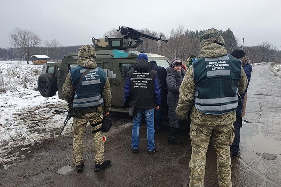 Украинские пограничники задерживали пенсионеров-нелегалов на броневиках с пулеметами – вдруг пожилые люди отстреливаться будут. Фото: пресс-служба Лисичанского погранотряда