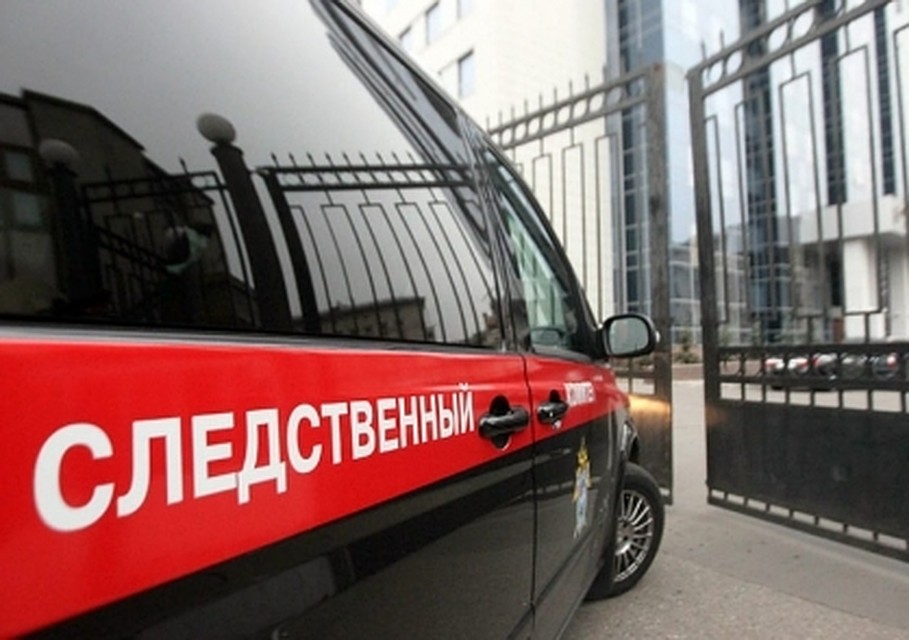 Следователи разберутся, почему пожилая ялуторовчанка мерзнет в разваливающемся бараке. Фото - СКР.