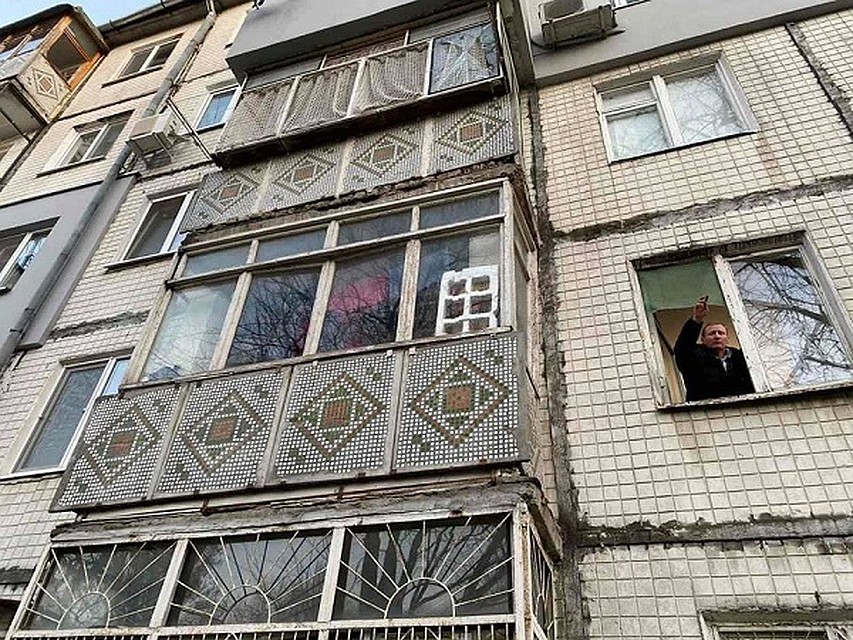 Заменены стекла в 50 окнах с первого по пятый этаж.