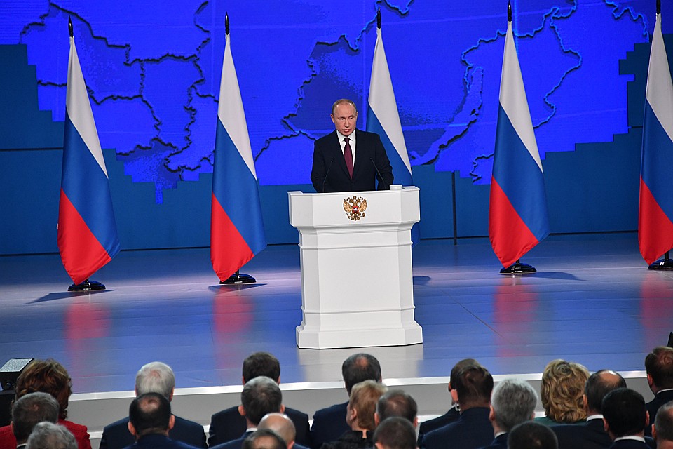 Путин указал на то, что за 2018 - 2019 года должно было быть добавлено 90 тысяч новых мест, однако сейчас добавлено только 78 тысяч
