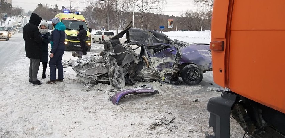 Автомобиль превратился в груду металла. Фото: ГИБДД