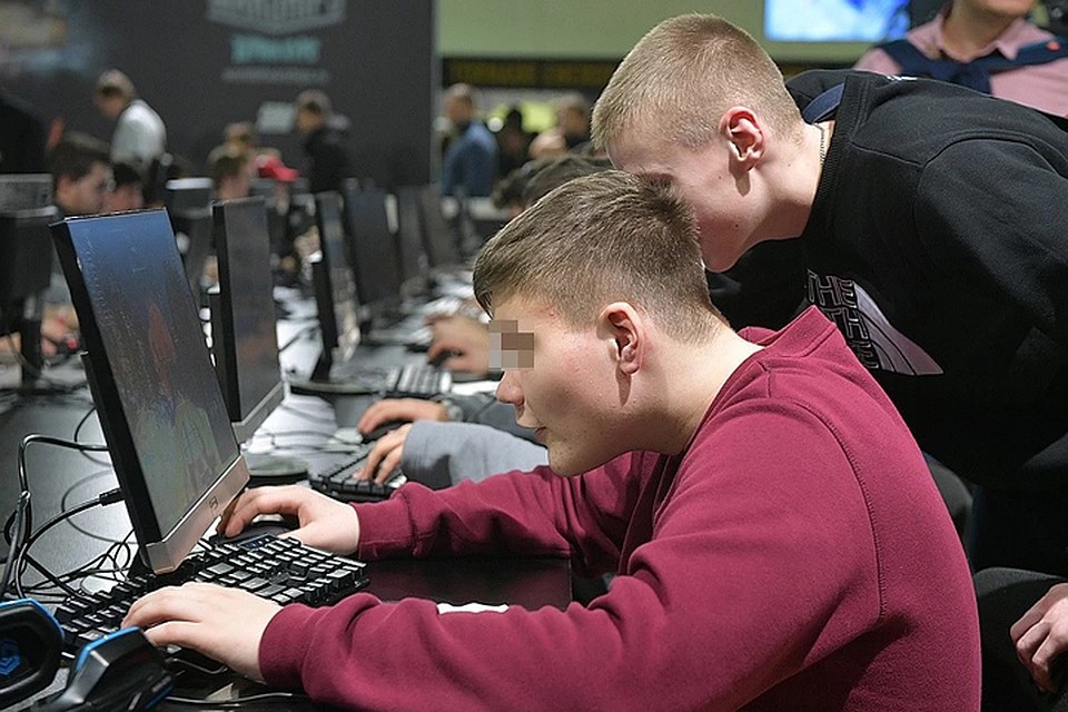 Подросток отдал четыре тысячи рублей за виртуальный нож в интернет-игре.