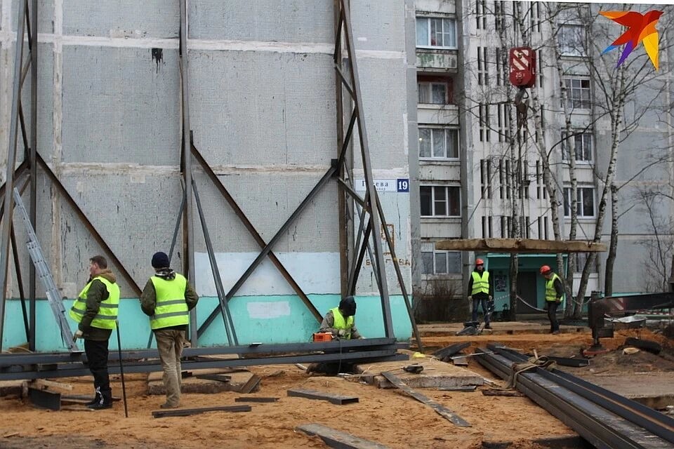 В доме на бульваре Гусева идут ремонтные работы