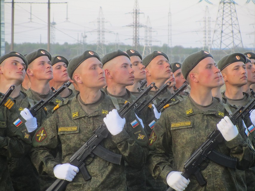 После трех месяцев службы призывники имеют право заключать первый контракт