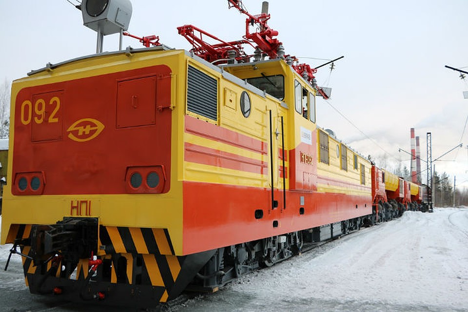 На ЕВРАЗ КГОК вышел на линию новый локомотив НП 1