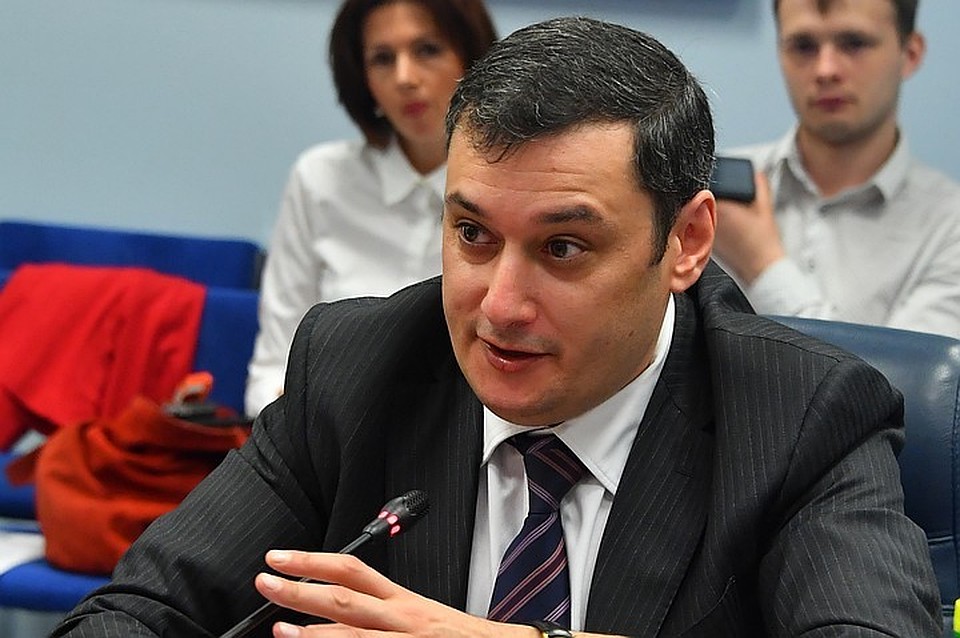 Госдума назначила депутата "Единой России" Александра Хинштейна главой комитета по информационной политике после перехода бывшего главы Леонида Левина на работу в правительство