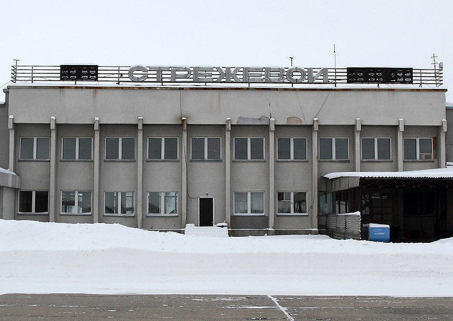 Аэропорт в Стрежевом открыт в 1975 году, нынешнее каменное здание построено в 1987-м.