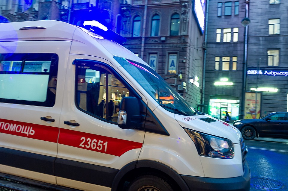 Женщину забрали в больницу из гостиницы, где она остановилась.