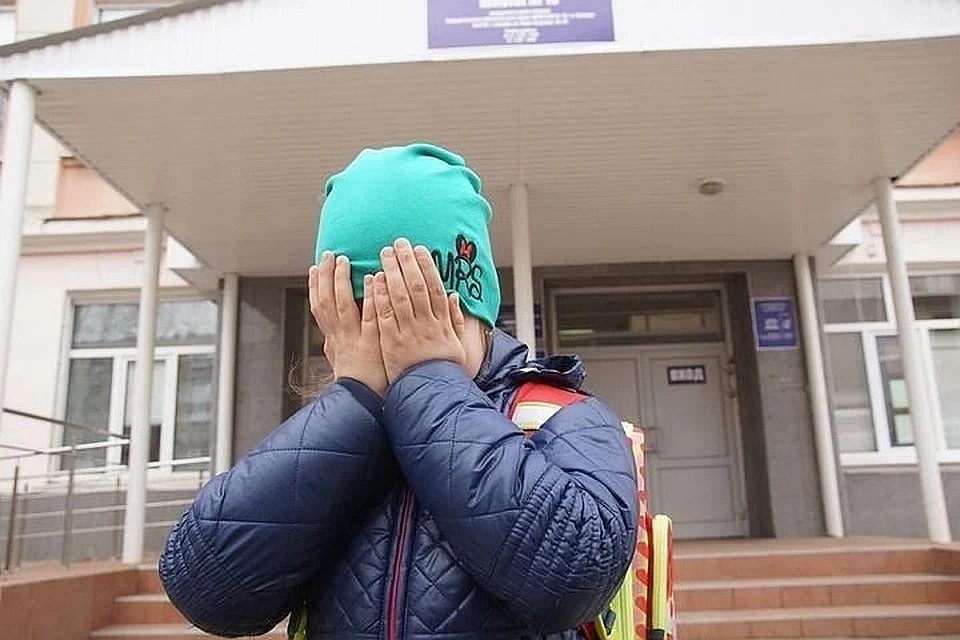 В родительских чатах уже несколько дней гуляет история о нападении на третьеклассницу.
