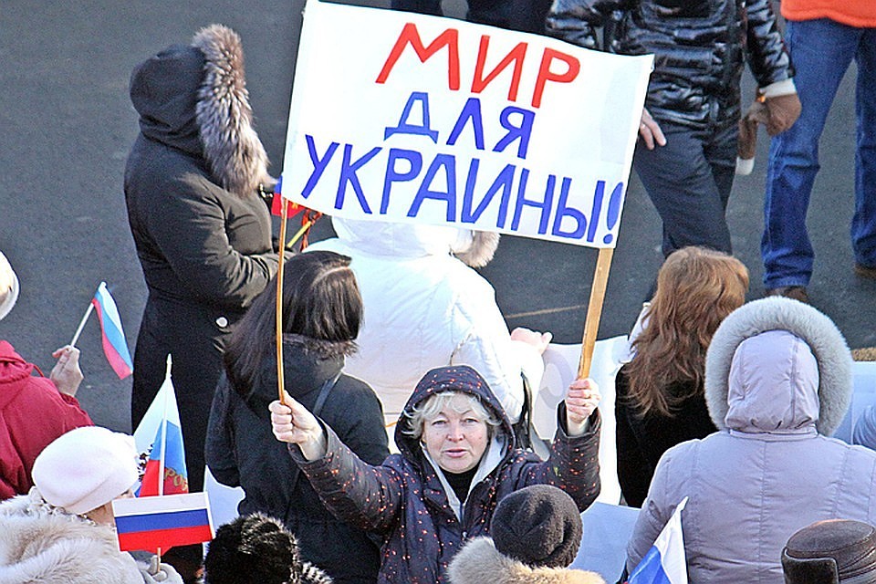 Националисты распылили слезоточивый газ
