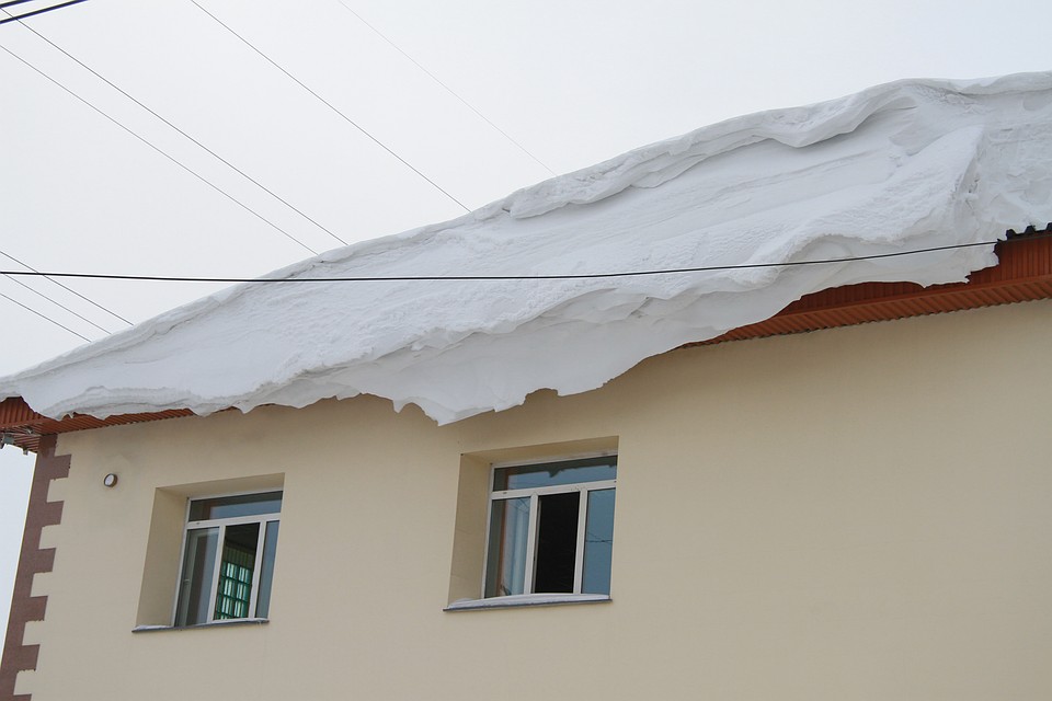 Снег на крыше