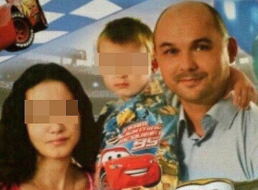 Виктор бросил двоих детей в аэропорту